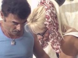 Blonde Mature lässt sich den Arschkanal zügellos rammeln