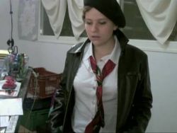 Sexy Amateur lässt sich beim Triosex den Arschkanal knallen