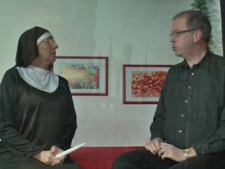 Mächtige Ladung Ficksoße landet auf Mund einer alten Nonne