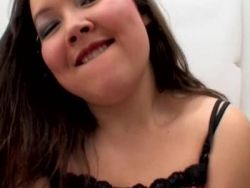 Lüsterne Latina mit dicken Möpsen lässt sich hart knallen