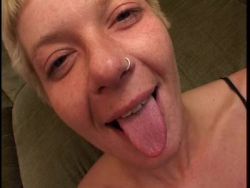 Versaute Blondine wird in geilen Dessous hemmungslos gebumst