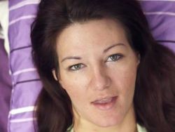 Intensiver Solofick einer sexy MILF in Unterwäsche