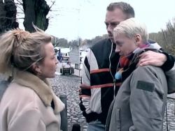 Geile Wichsfontäne für die MILF mit den vollen Möpsen