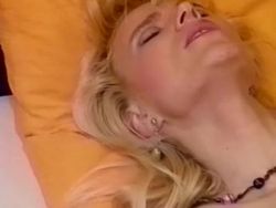 Geiler Arschsex für die MILF in Unterwäsche