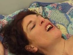 Geiler Darmfick für die heiße MILF mit den kleinen Titten