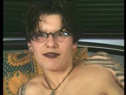 Penis wird von einer Mama mit einer haarigen Pussy oral verwöhnt