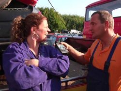 Beim Outdoorsex auf dem Autoplatz bleibt keine Pussy ungefickt
