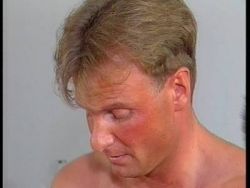 Reifes Luder wird beim Dreiersex in die behaarte Fotze genagelt
