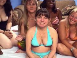 Blondine Benutzt Ihre Großen Titten Und Ihren Feuchten Mund Blondine Benutzt Ihre Großen Titten Und Ihren Feuchten Mund
