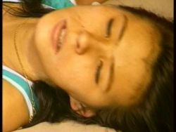 Teen Latina lässt sich die unrasierte Fotze vögeln