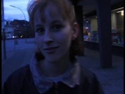 Tabuloser Solosex bei einem Teenie mit einer unrasierten Möse