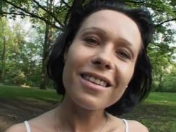 Die sexy amateurhafte Bitch wird von ihrem Kerl hart gevögelt